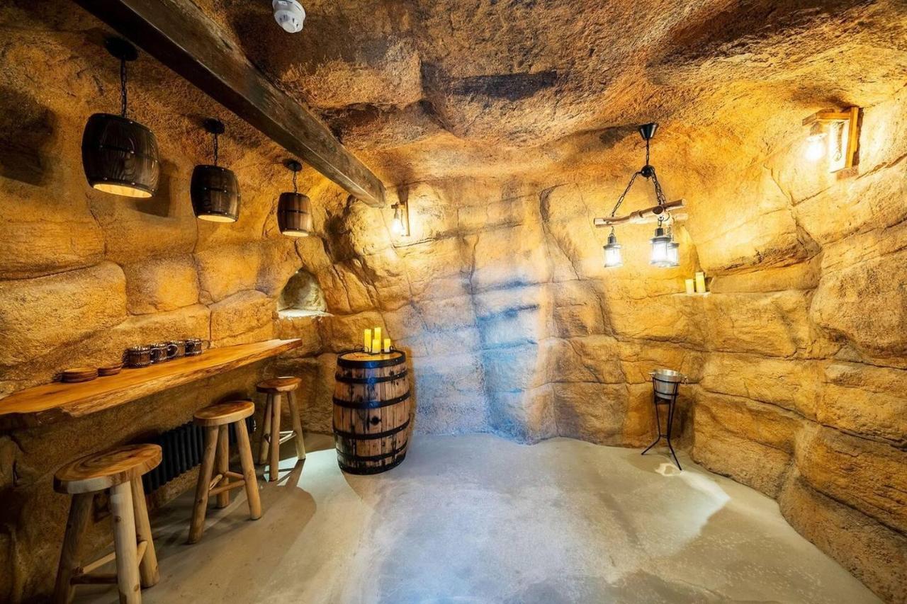 Clwyd Gate Manor Pool Sauna Hottub Cave Wales Ruthin Extérieur photo